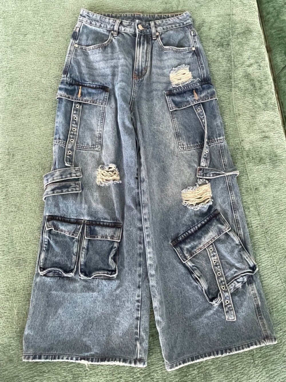 Chuu Distressed Cargo Wide-Leg Jeans With Multiple Pockets & Straps Size 27 Wome